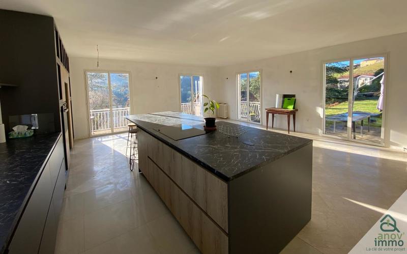 Maison - 185 m² - 7 pièces