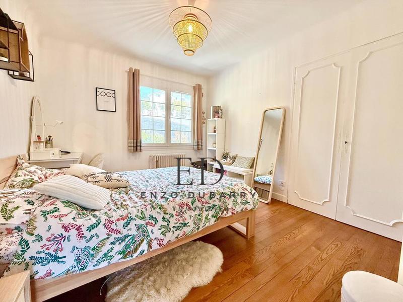 Maison - 206 m² - 7 pièces