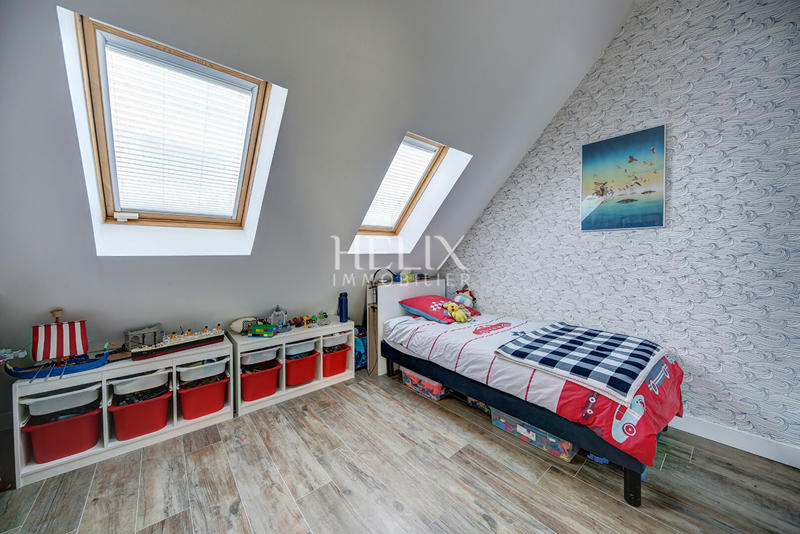 Maison - 236 m² - 9 pièces