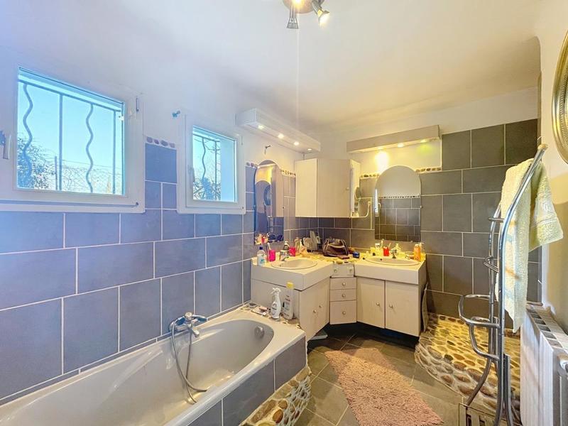 Villa - 212 m² - 7 pièces