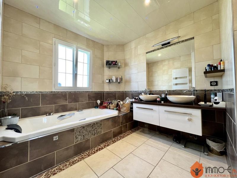 Maison - 165 m² - 6 pièces