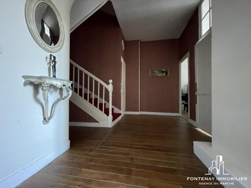 Maison - 299 m² - 9 pièces