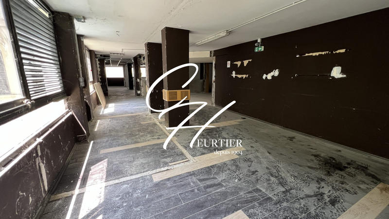 Local commercial - 317 m²