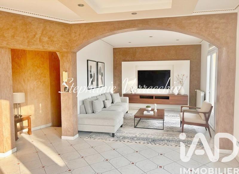 Maison - 157 m² - 8 pièces