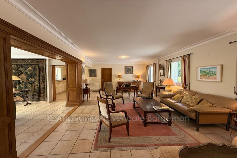 Maison - 260 m² - 9 pièces