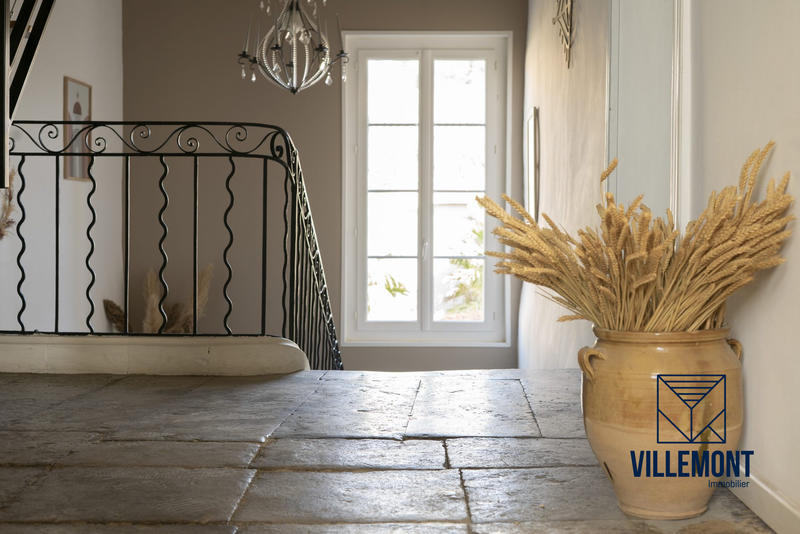 Maison - 284 m² - 9 pièces