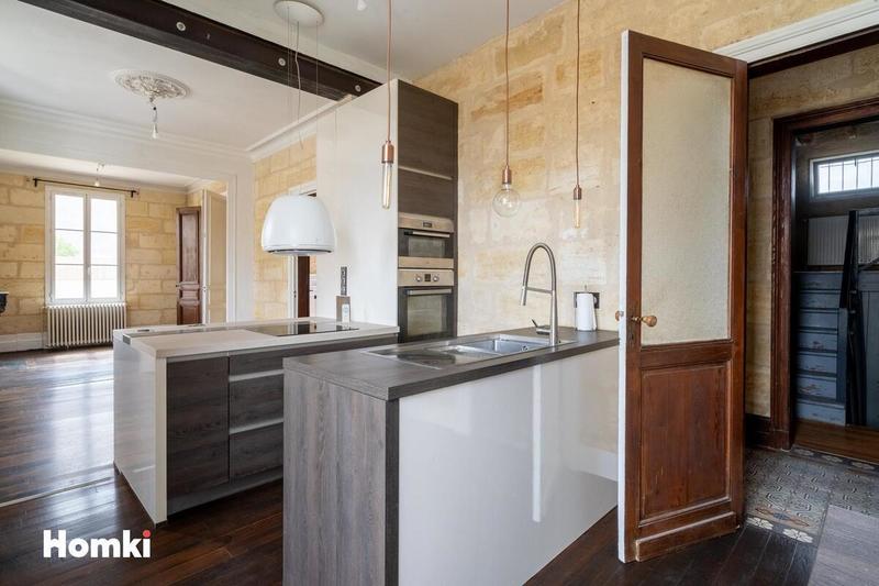 Maison - 270 m² - 8 pièces