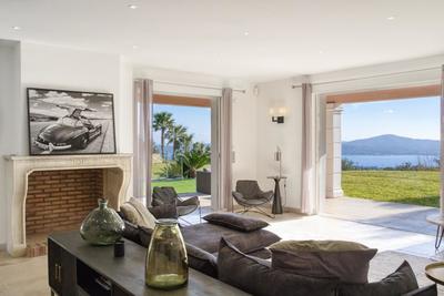 Villa - 303 m² - 6 pièces