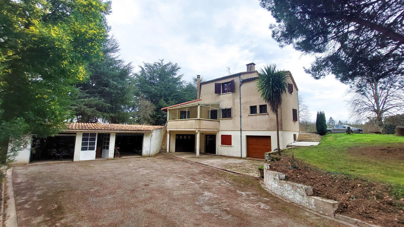 Maison - 220 m² - 7 pièces