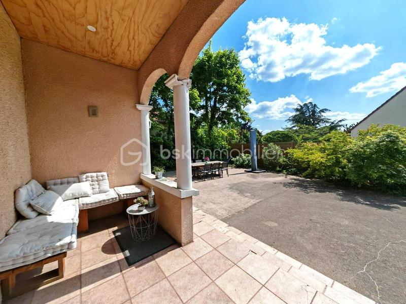 Maison traditionnelle - 139 m² - 5 pièces