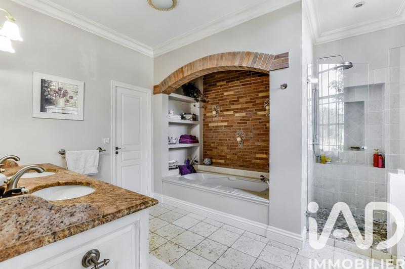 Maison - 435 m² - 11 pièces