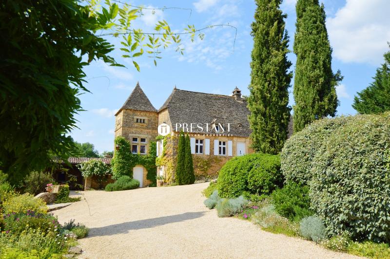 Propriété - 287 m² - 13 pièces