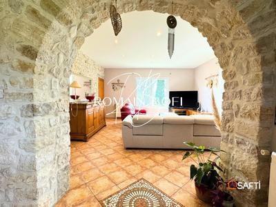 Maison - 250 m² - 11 pièces