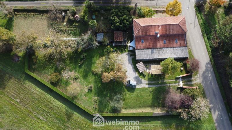 Maison - 240 m² - 8 pièces