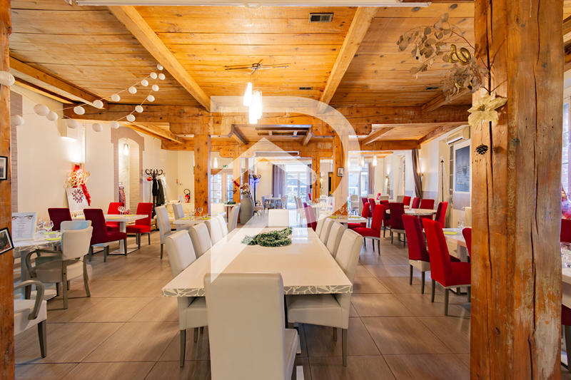 Fonds de commerce - 261 m²