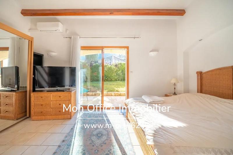 Maison - 233 m² - 7 pièces