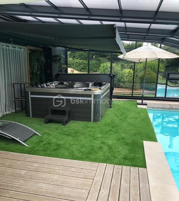 Maison - 262 m² - 8 pièces