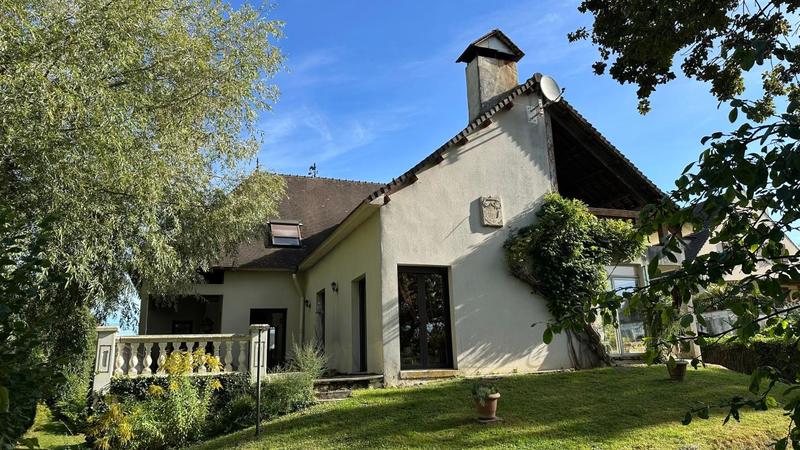 Maison - 220 m² - 6 pièces