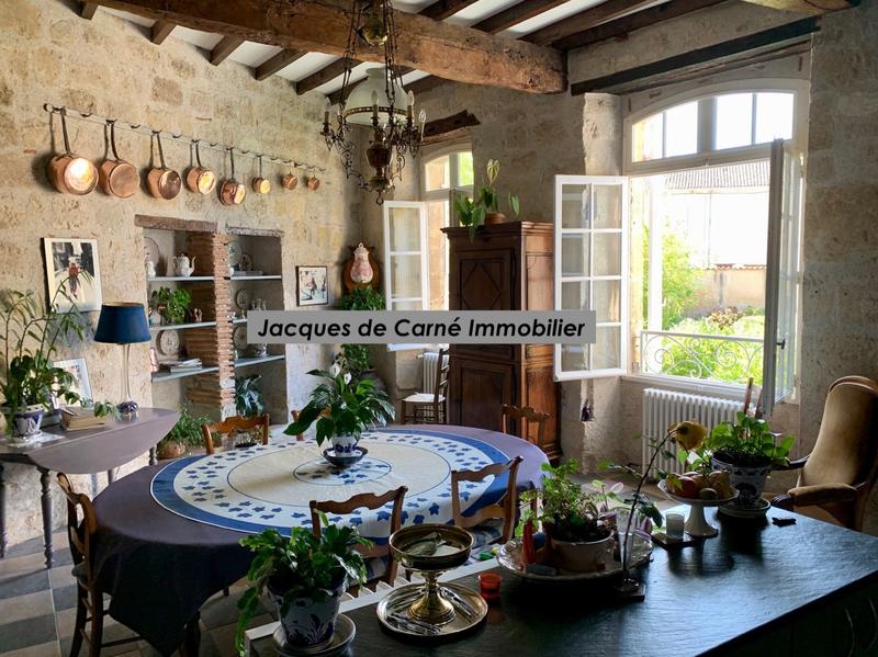 Maison - 380 m² - 12 pièces