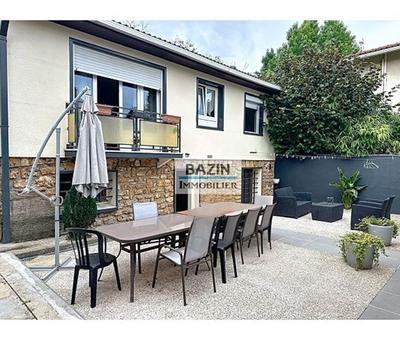 Maison traditionnelle - 118 m² - 6 pièces