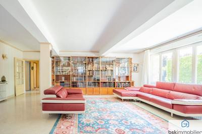 Maison - 320 m² - 10 pièces