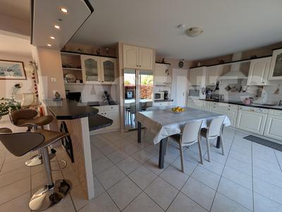 Maison traditionnelle - 176 m² - 6 pièces