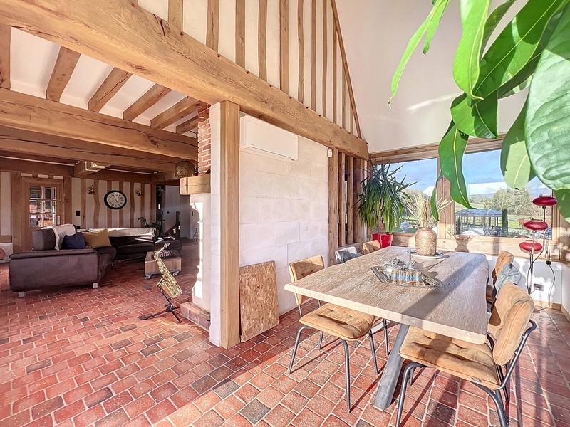 Maison - 262 m² - 6 pièces