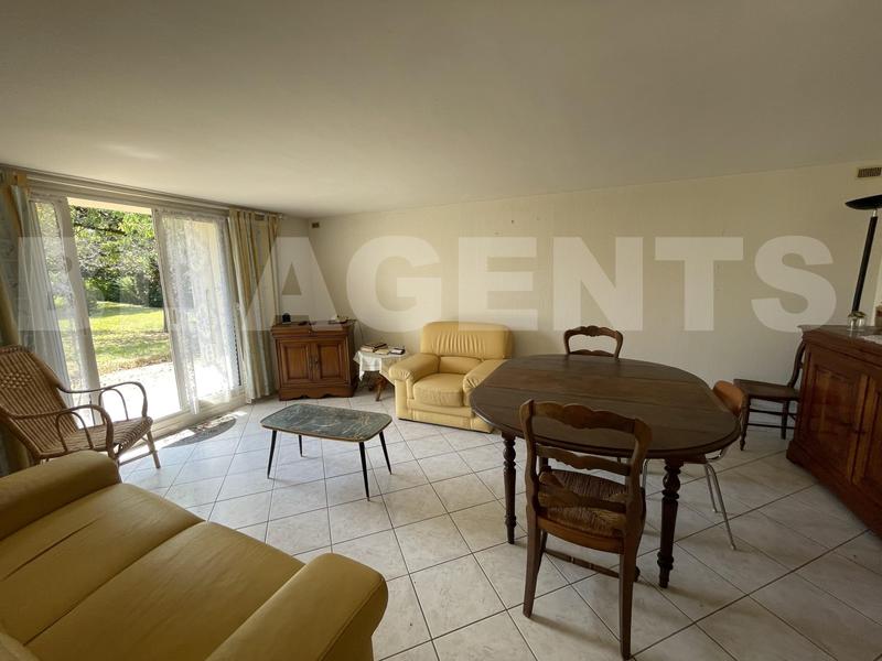 Maison traditionnelle - 241 m² - 9 pièces