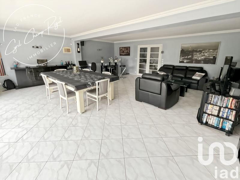 Maison - 151 m² - 8 pièces