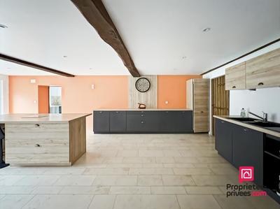 Maison - 260 m² - 6 pièces