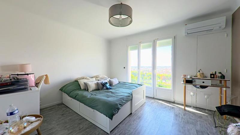 Maison - 215 m² - 9 pièces