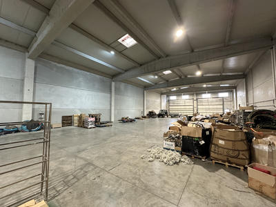 Local d'activités - 880 m²
