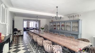 Maison - 330 m² - 9 pièces