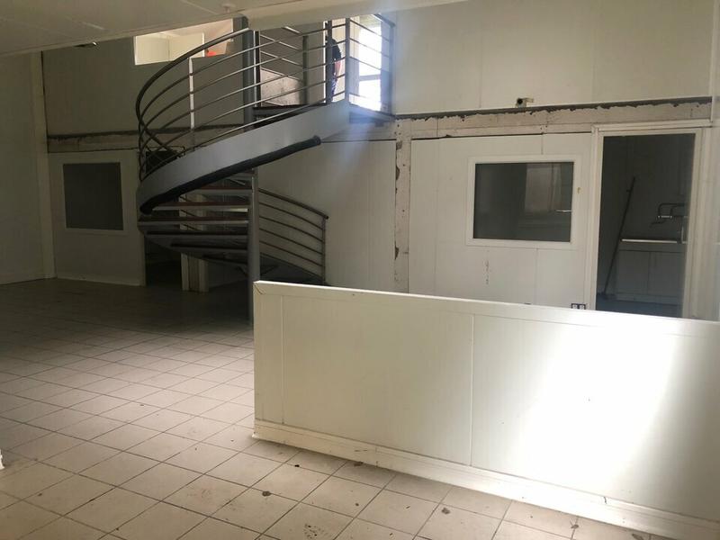 Local d'activité / Entrepôt - 366 m²