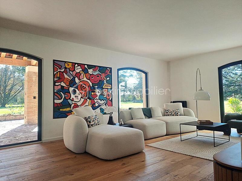 Propriété - 310 m² - 9 pièces