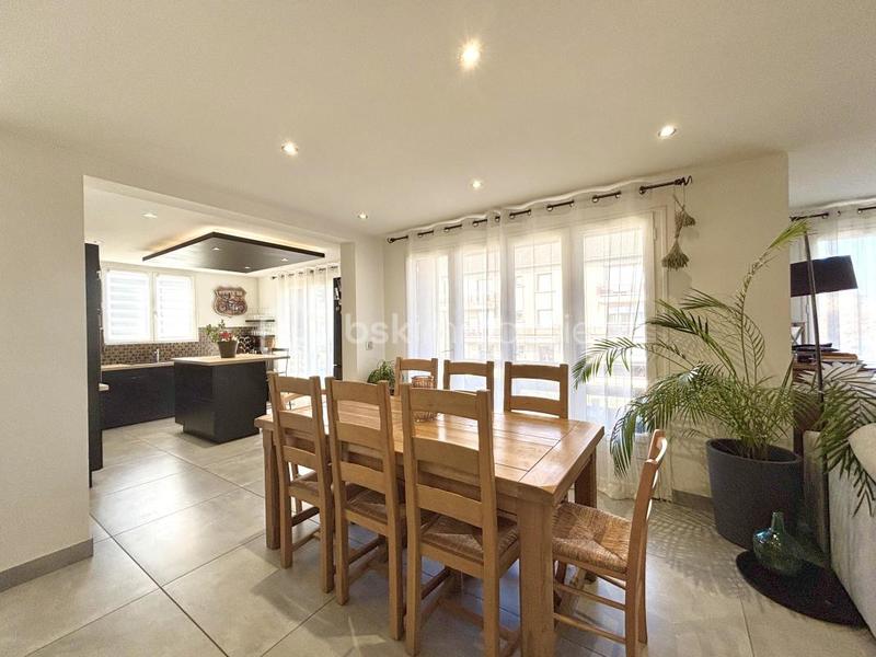 Maison - 177 m² - 6 pièces