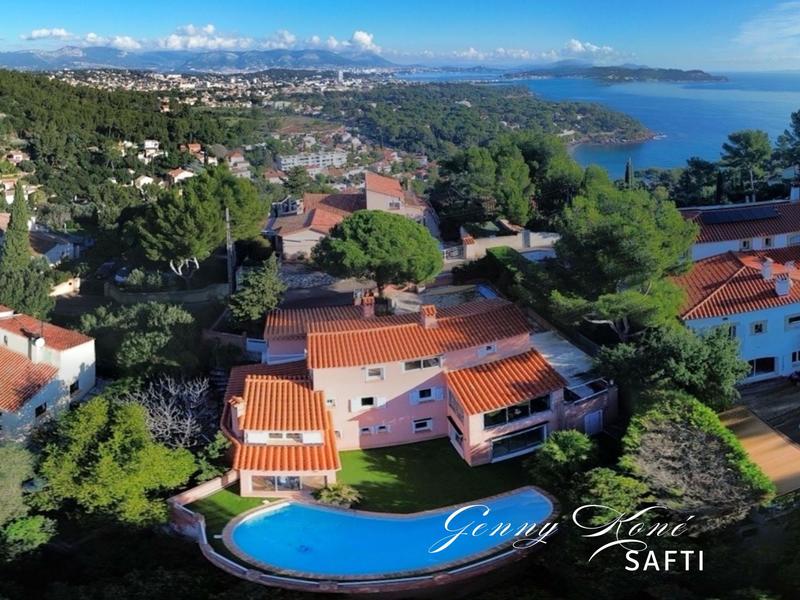 Maison - 198 m² - 7 pièces