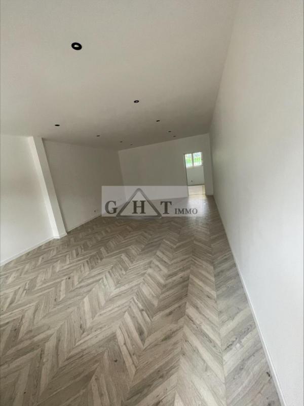 Entrepôt - 1 050 m²