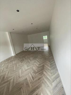 Entrepôt - 1 050 m²