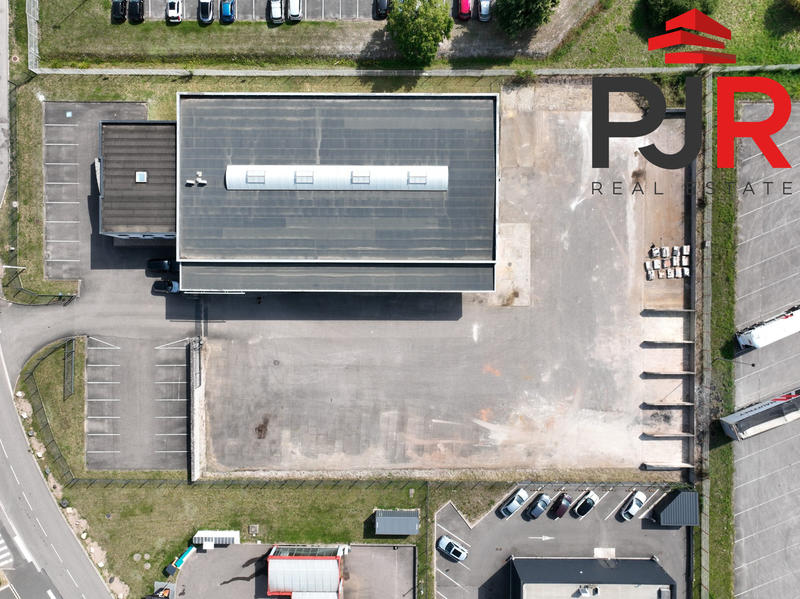 Local d'activités - 1 220 m²