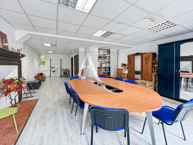 Local commercial - 96 m² - 3 pièces