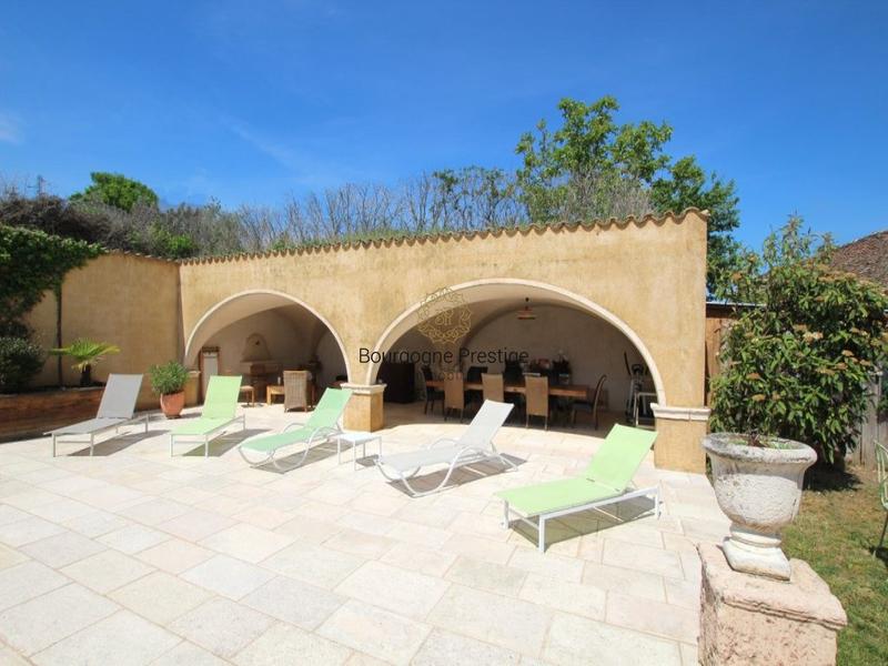 Propriété - 255 m² - 7 pièces