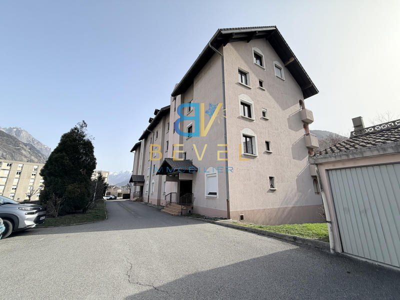 Appartement - 77 m² - 4 pièces