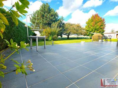 Pavillon - 330 m² - 6 pièces