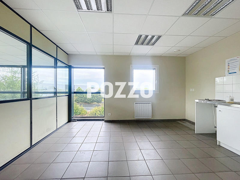 Local d'activité / Entrepôt - 798 m² - 9 pièces