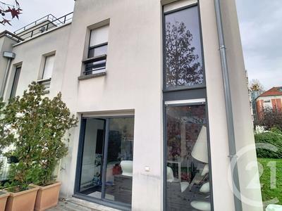 Maison - 96 m² - 5 pièces