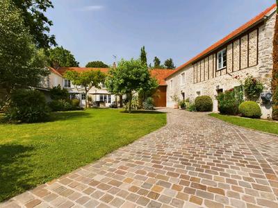 Maison - 294 m² - 9 pièces