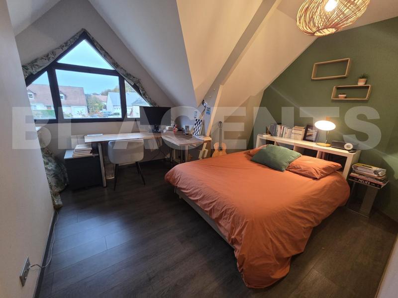 Maison - 180 m² - 9 pièces