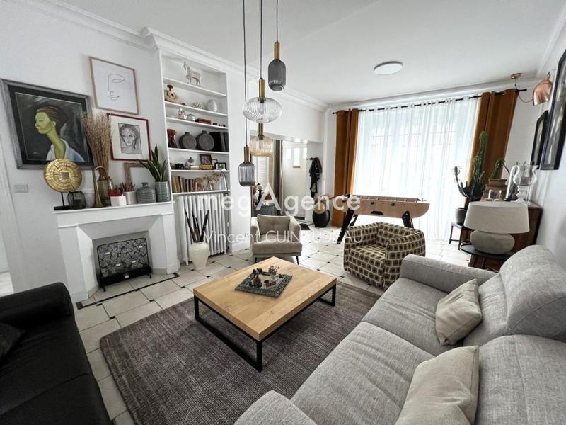 Maison - 208 m² - 9 pièces