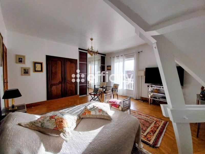 Maison - 210 m² - 7 pièces